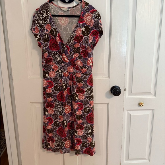 Boden Stretchy Floral V-Neck Dress - Picture 7 of 12